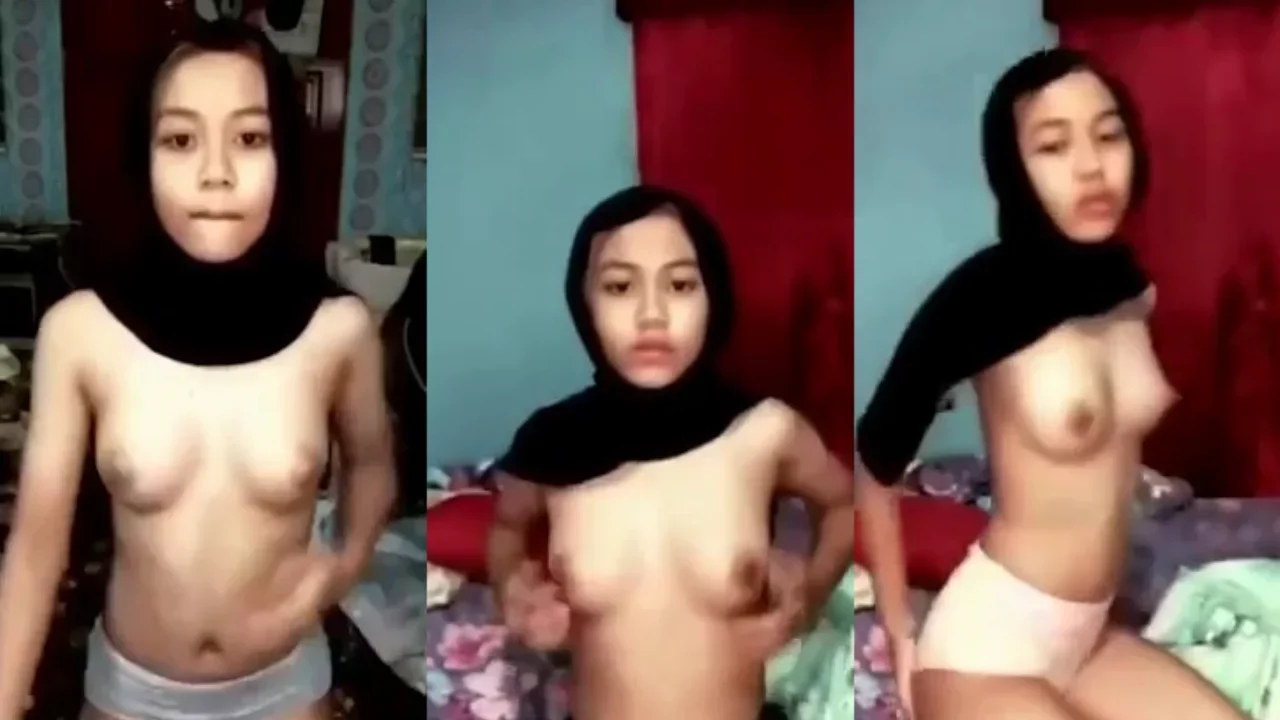Bokep Indo Ukhti Sange Bugil Colmek Bikin Crot 1 poster
